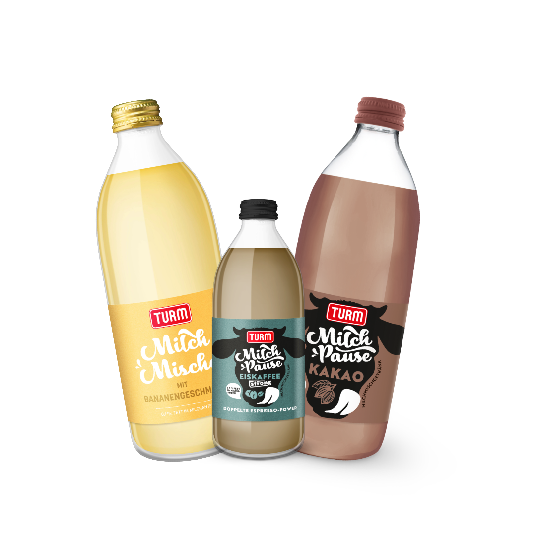 TURM Milch Pause Eiskaffee und Milch Mische Banane in Glasflaschen freigestellt nebeneinander